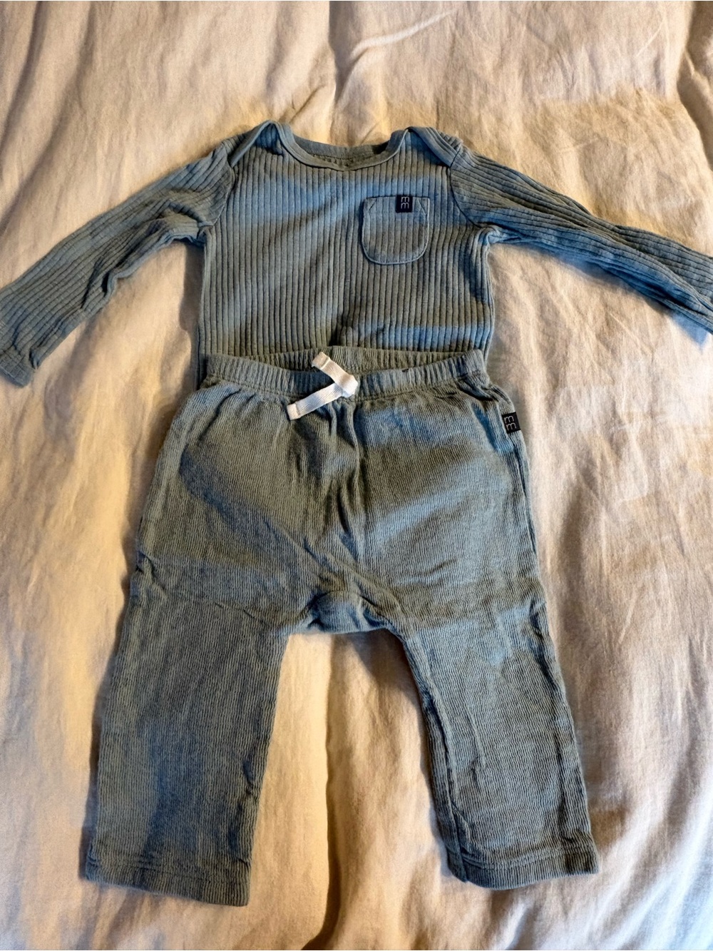 Neutral baby boy bundle - Beige & Blue Tones — 6-9m - Picture 8 of 15